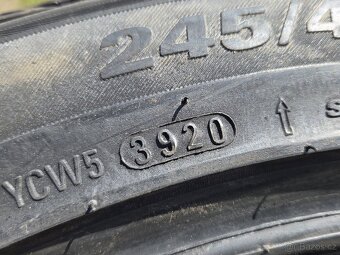 Zánovní zimní pneu Kumho Wintercraft 245/45/19 - 6