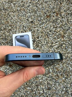 IPhone 15 pro - baterie 90% - 6