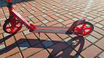 Skládací koloběžka FERRARI a helma v červené barvě - 6