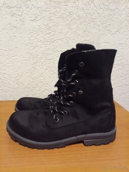 Prodám kotníčkové boty černé barvy vel.37 - 6
