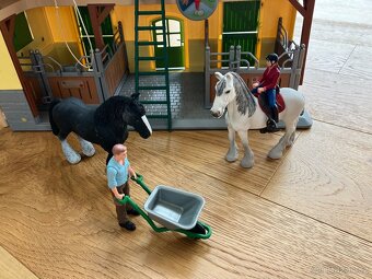 Stáj, mycí box, koně, postavy SCHLEICH - 6