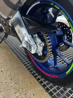 Aprilia RSV Tuono 1000 RR - 6