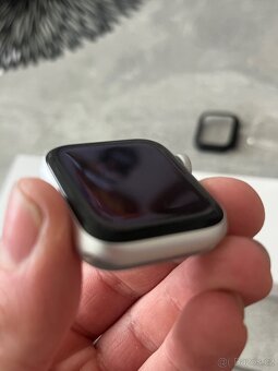 Apple Watch SE 2.generace - 6