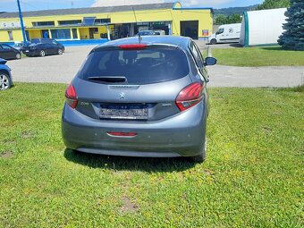 Peugeot 208 1.2 81 KW Panorama,kamera,serviska - 6