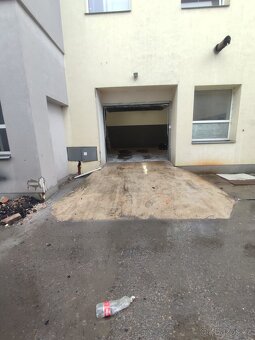 Pronajmu garáž v Chrasti - 6