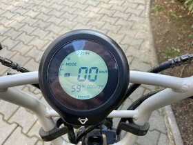 Elektromotorka NIU IUm Pro se šlapátky a s rekuperací - 6