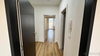 Pronájem bytu 1+kk s balkonem, Nová Tesla - 6