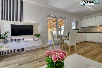 Sympatický bungalov 4+kk s moderním designem - 3 ložnice, te - 6
