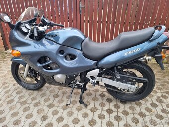 Suzuki GSX 750 F - 6