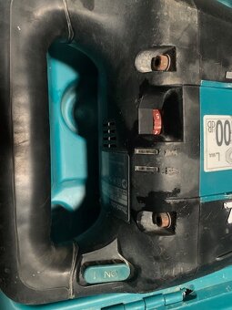 Prodám použité funkční bourací kladivo Makita HM1214C s AVT - 6
