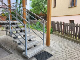 Prodám samonosné schodišťové stupně (7ks) - 6