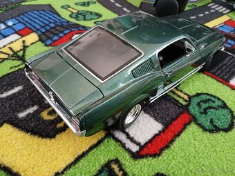 Ford mustang 1:18 bburago - 6