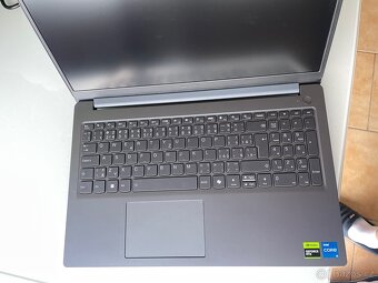 Herní notebook LOQ 15IAX9E - 6