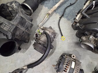 Díly motoru HEMI 5,7L 2010 - 6