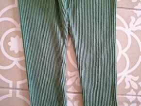 Set zelené legíny Zara + jahodový krémový svetr 104 - 6