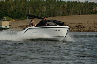 NOVÁ motor.loď Corsiva 505 New Age + Mercury F 60 - 6