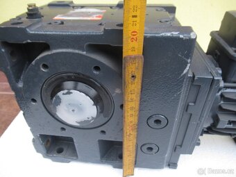 LENZE-NOVÁ elektropřevodovka 400V.0,25kw-10ot.min. - 6