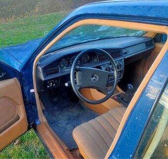 Mercedes-Benz 190E - 6