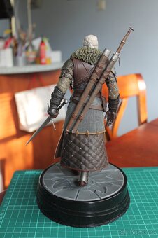 Zaklínač Geralt z Rivie v medvědí zbroji - 6