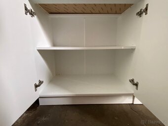 Moderní kuchyňská linka bez spotřebičů - 6