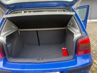 modrý Volkswagen Golf 1,6 - 6