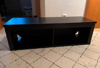 TV STOLEK S NÁSTĚNNOU POLICÍ IKEA HEMNES - 6