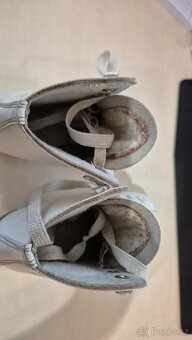 Prodám dívčí krasoblusařské brusle Botas Peggy vel. 28 - 6