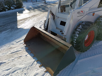 BOBCAT 825 smykový nakladač - 6