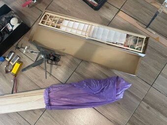 Letadla a vrtulník + nabíječka Raytronic C12 + balza - 6