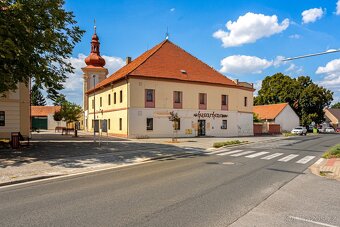 Multifunkční objekt přímo na náměstí v Sadské - 6