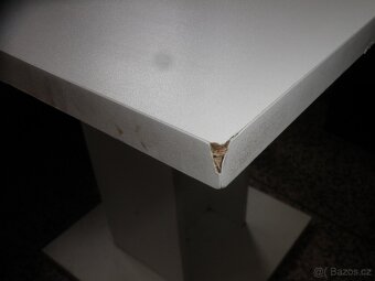 Bílý čtvercový jídelní stůl - 6