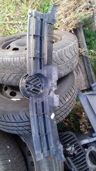 VW Volkswagen Golf 4 přední maska mezi světla - 6