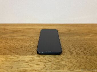 Apple iPhone 12 128GB Black - baterie 83% - 6