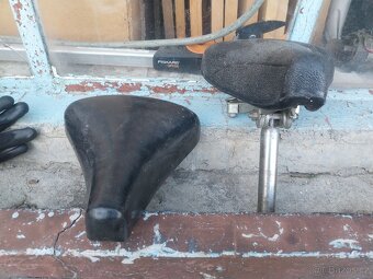 Staré odpružené sedla - 6