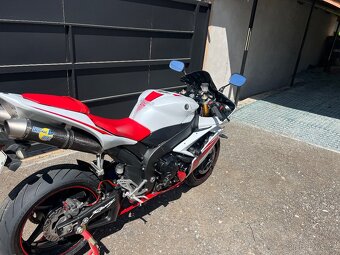 Yamaha r1 - 6