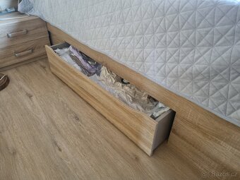 Manželská postel 180x200 včetně roštů, matrace a stolků Top - 6