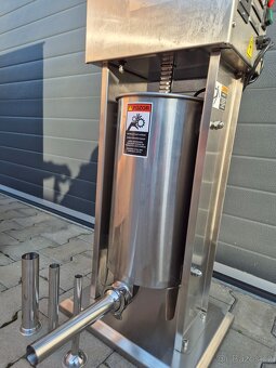 ELEKTRICKÁ PLNIČKA KLOBÁS 10 L SILNÁ PROFI - 6