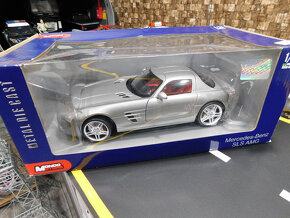 model auta Mercedes  SLS AMG  1:18 - 6