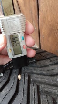 2ks celorocni pneu Michelin 205/45-17 vzorek okolo 5,5mm - 6