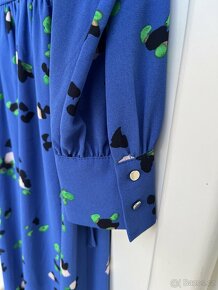 Modré květované šaty od H&M s asymetrickou sukni - 6