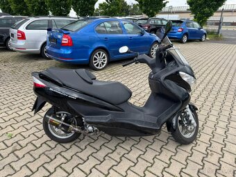 Suzuki Burgman 200G 13,5 KW MALÉ KM - 6