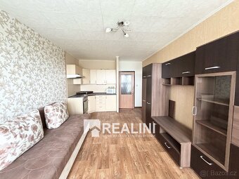 Pronájem bytu 1+kk, o výměře 31 m2 se zasklenou lodžií v Ka - 6