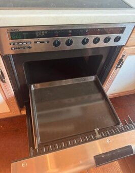 Nádherná kuchyně z masivu se spotřebiči,5774 - 6