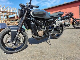 Husqvarna vitpilen 701 rv 2018 , 6500km, doplňky. - 6