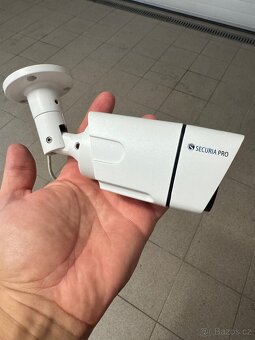 IP kamerový systém SecuriaPro - 6