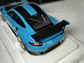 AutoArt - Porsche 911 GT2 RS Weissach (Miami Blue), 1:18 - 6