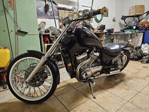Suzuki Intruder VS 800 - 6