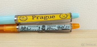 2X PROPISKA S PLOVOUCÍM OBRÁZKEM PRAHA, KULIČKOVÉ PERO - 6