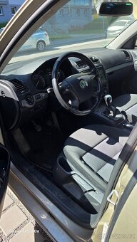 Škoda Octavia II 1.6 FSI - 6