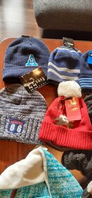 MIX čepic a šálů - 19 kusů - 6